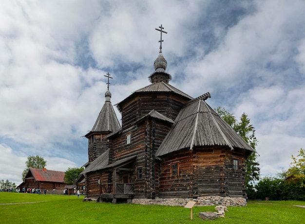 スーズダリロシアの街の古代の寺院や修道院