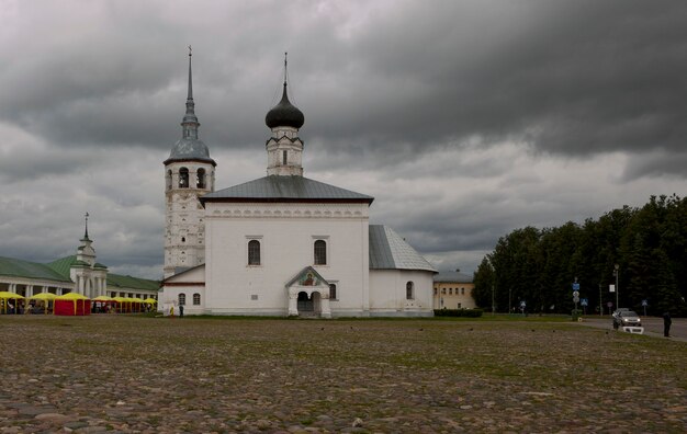 ロシアのスーズダリ市の古代寺院と修道院