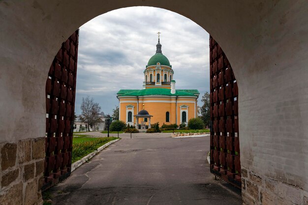 ザライスクロシアの街の古代の寺院や修道院