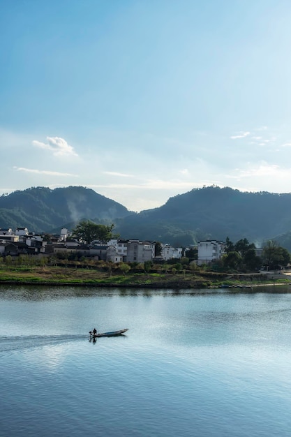 Photo ancient villages along the xin'an river in huizhou