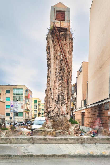 写真 パレルモの古代の水塔