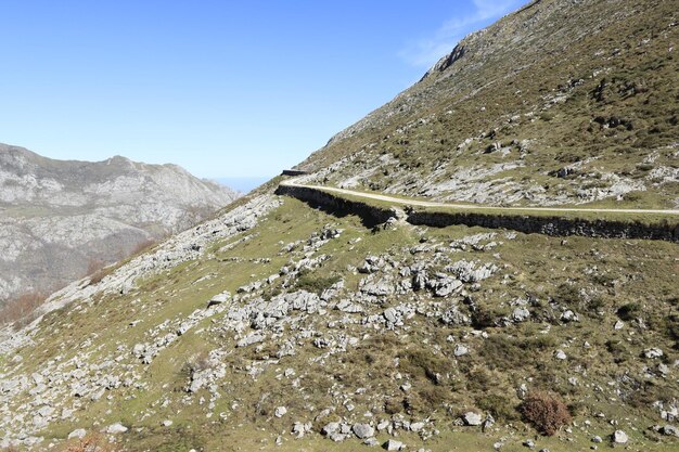 Photo andara massive mining road on hillside