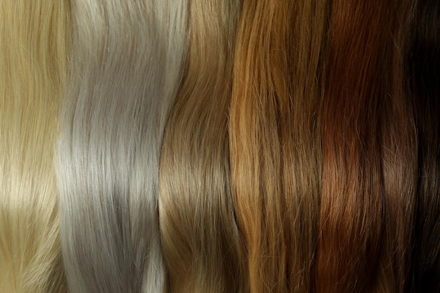 Andere kleur vrouwelijk haar op hele achtergrond, close-up