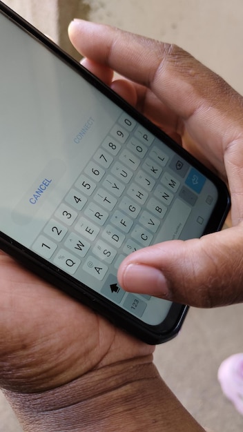 Android phone keyboard display