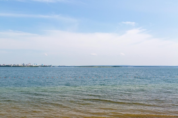 Photo angara river embankment and city beach of irkutsk