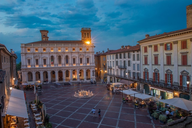 Гражданская библиотека Анджело Май в Бергамо39s Piazza Vecchia