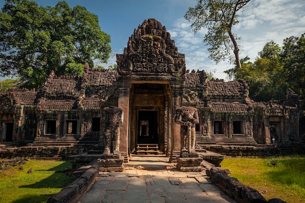 Angkor Wat is een enorm hindoeïstisch tempelcomplex in Cambodja