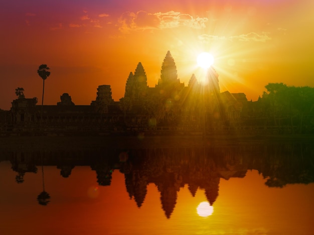 Photo angkor wat on sunset