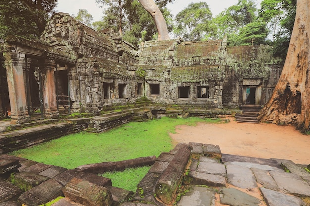 Foto tempio di angkor wat in cambogia. tempio antico complesso angkor wat