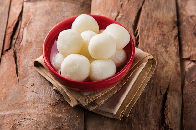 Photo angoori or mini rassgulla or rosogolla, famous bengali sweet