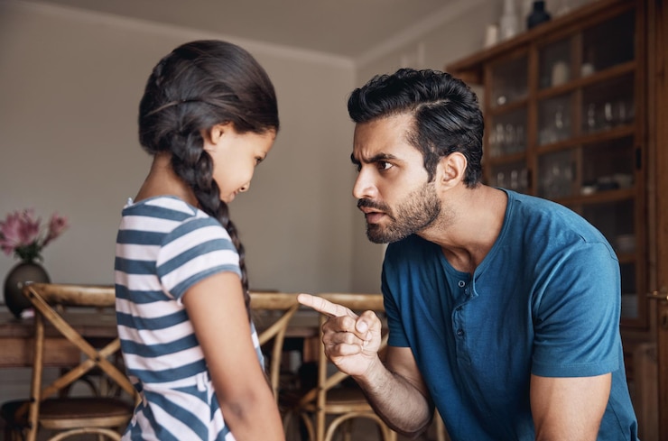 फोटो angry father and kid with scolding in home for communication behaviour and discipline problem frustrated man and dad with parenting of little girl for argument trouble and punishment in house