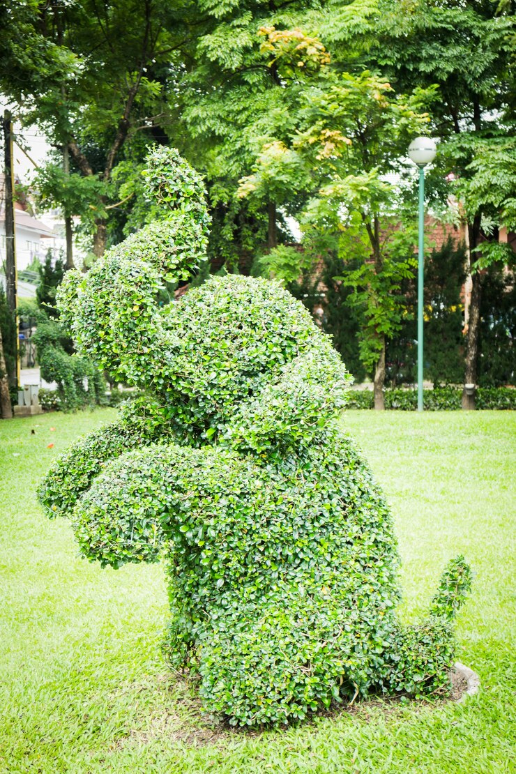 Animal elephant shaped decorative green park