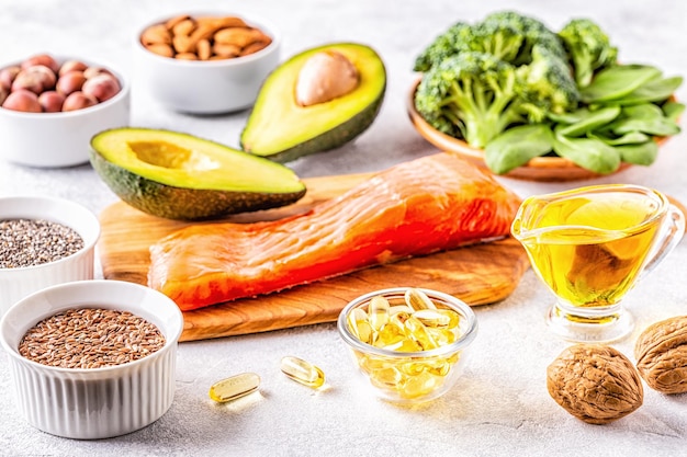 Animal and vegetable sources of omega3 acids