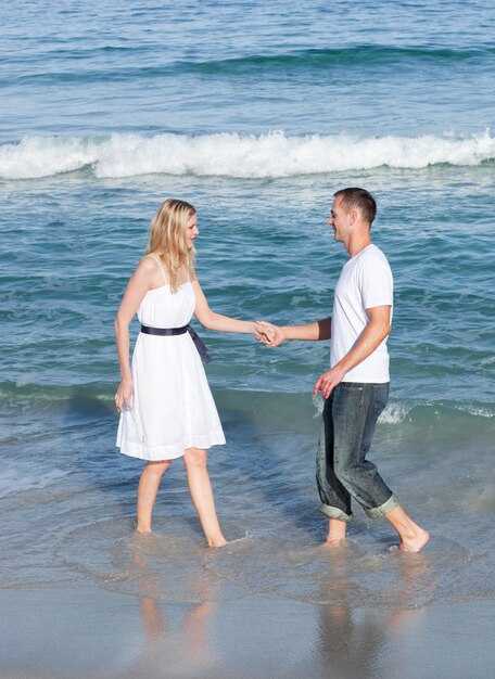 Animated lovers having fun at the seaside