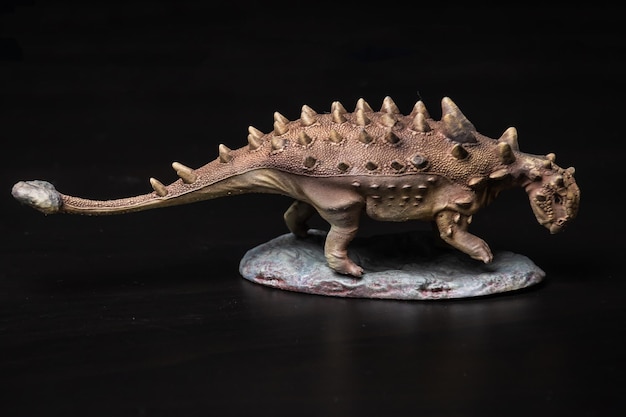 Foto il dinosauro ankylosaurus al buio