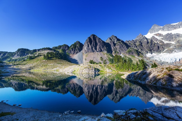 Ann-meer en mt. Shuksan, Washington