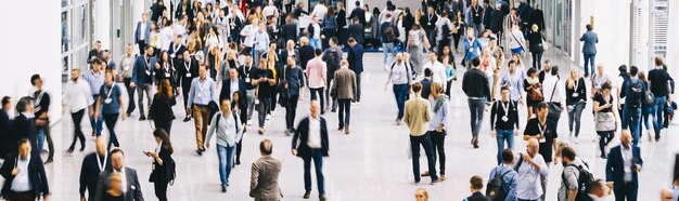 ロンドンの会議や会議での匿名の群衆