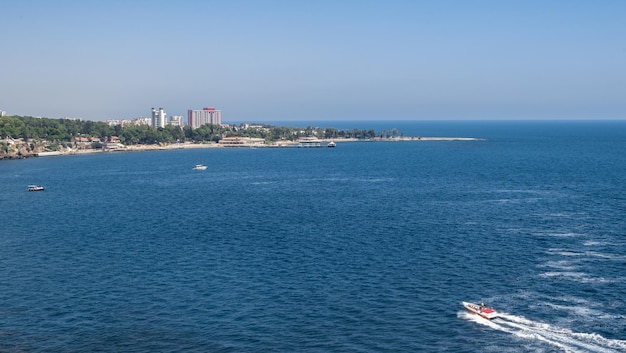 Antalya Turkije 19072021 Middellandse Zee voor de kust van Antalya in Turkije op een zonnige zomerdag