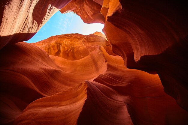 Foto antelope canyon39's gloeiende bochten en sky view arizona