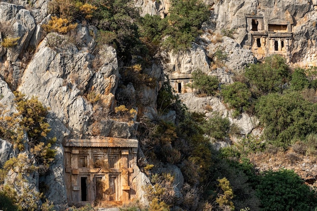 Antieke stenen graven in de ruïnes van Myra van Lycia (Demre, Turkije)