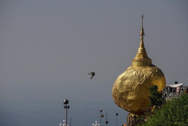 Photo antigravity rock in myanmar