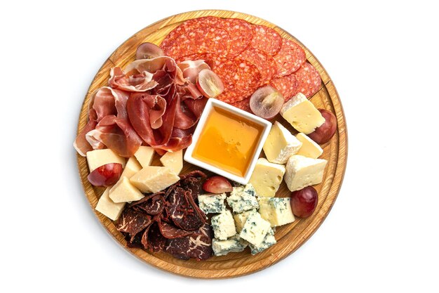 Photo antipasto plate with cheese prosciutto salami and honey