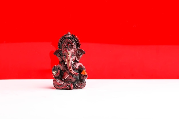 Scultura antica di lord ganesha per il festival di ganesha