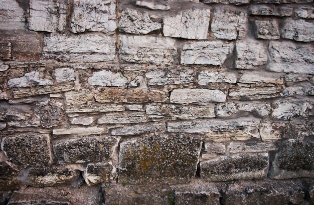 Старинная стена из натурального камня