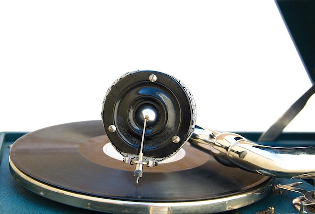 Photo antique old player gramophone isolated on a white background