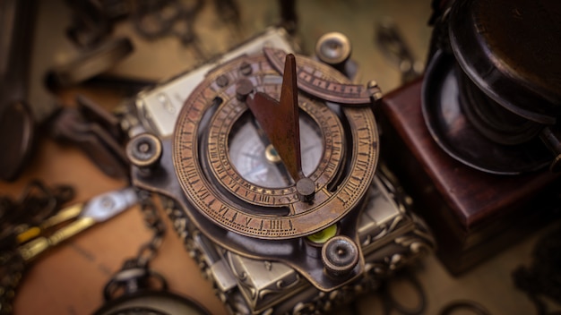 Photo antique sundial compass