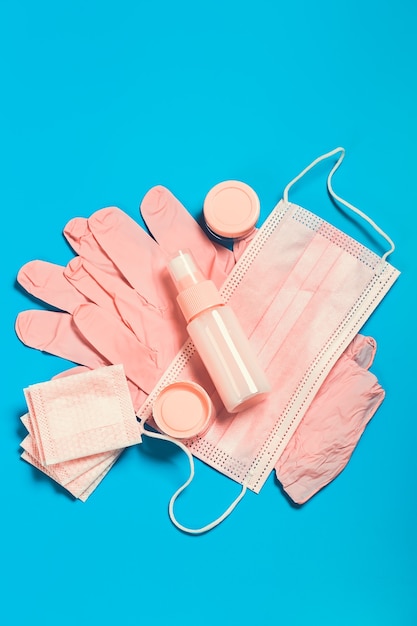 Kit di protezione antivirus per una borsa da donna in guanti medici con  maschera rosa kit da viaggio sicuro igienizzante