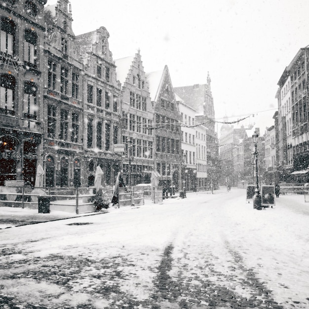 Антверпен во время зимней метели