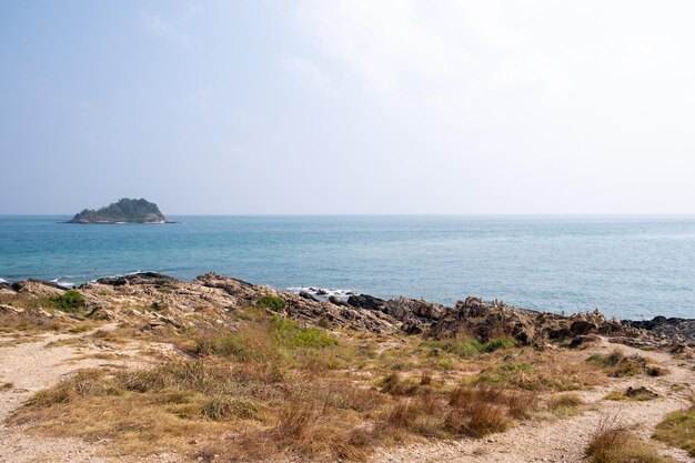 Ao Karang 해변으로도 알려진 Ao Pakarang은 Koh Samed THAILAND의 맨 남쪽 끝에 위치하고 있습니다.