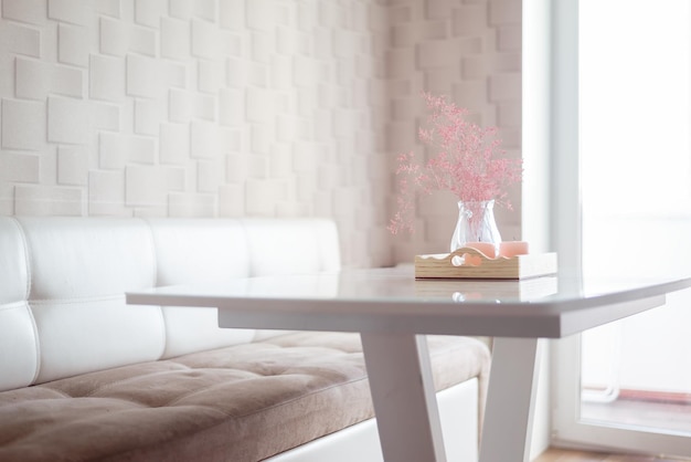 Photo apartment or condominium dining room dining table decorated with cadles and vase with pink dried flowers