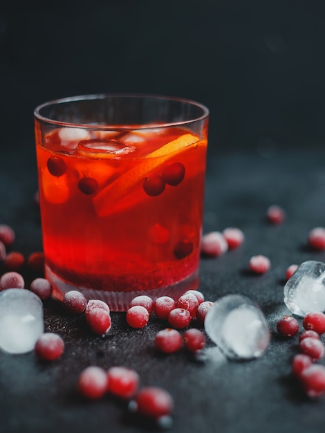 Aperol spritz met ijs en cranberries