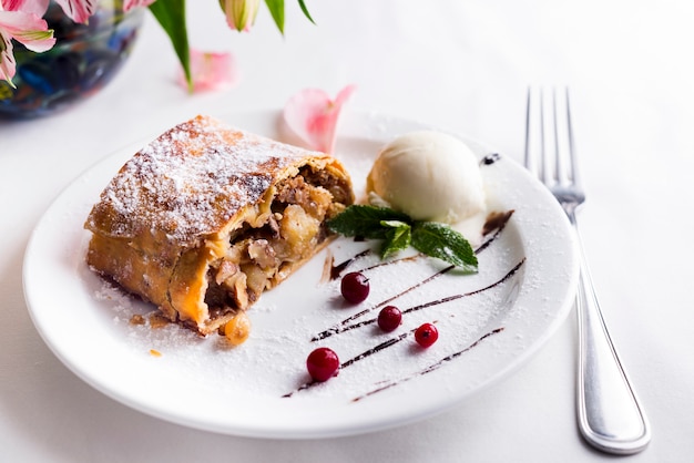 Apfelstrudel met ijs