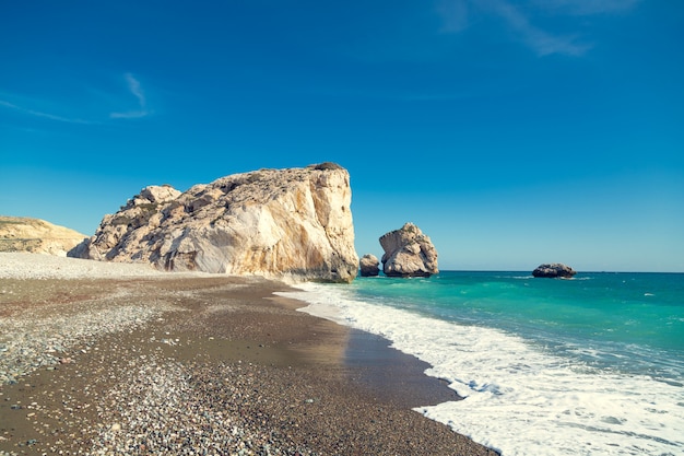 Foto aphrodite beach. zonnige kust van cyprus