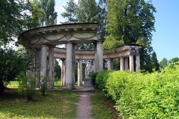 パブロフスク公園のアポロ列柱