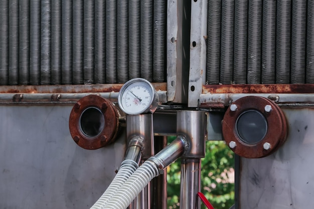 Apparaat voor het meten van de temperatuur op de apparatuur voor de warmtebehandeling van etherische oliegewassen