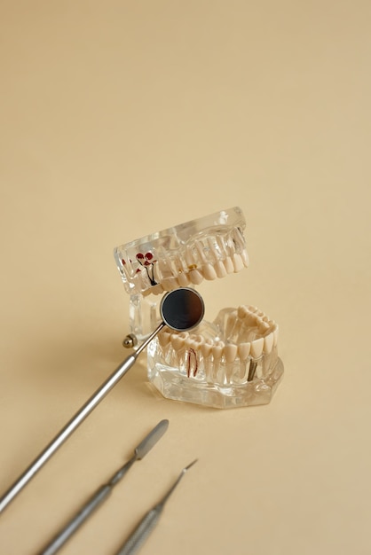 Apparatuur die tandheelkundige behandelingen vergemakkelijkt, wordt gedemonstreerd