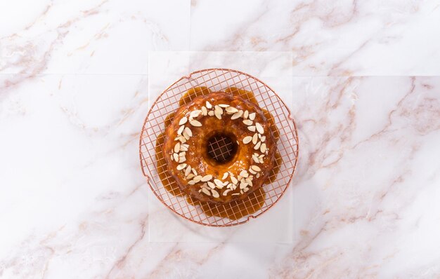 Appel bundt cake met caramel glazuur