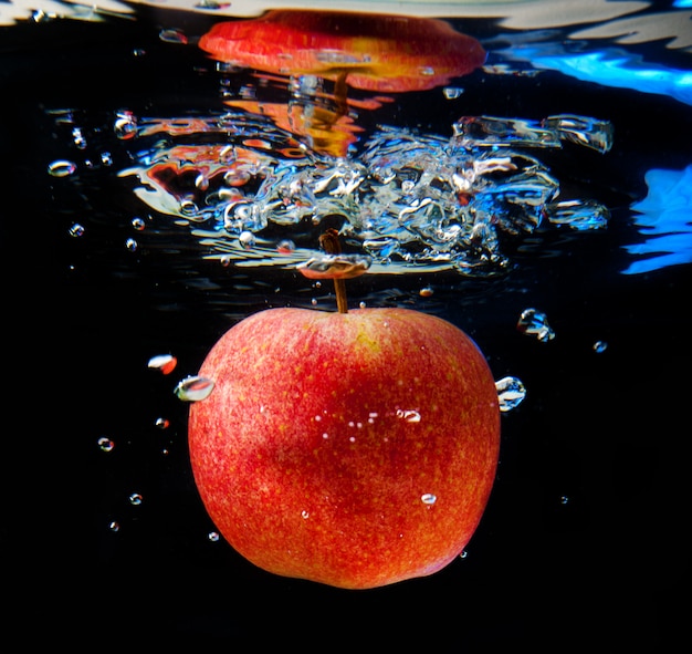 Appel in water