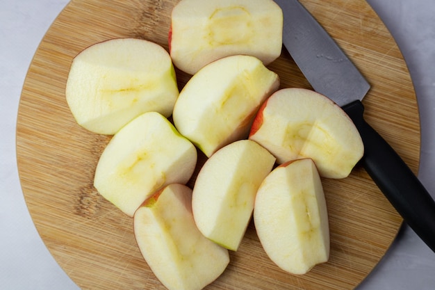 Appels in vieren gesneden Bekijk van bovenaf