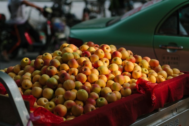 Appels te koop op de markt