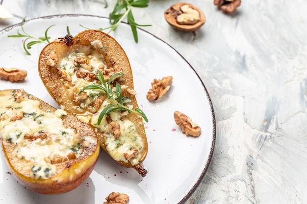 Appetizer pears baked with dorblu, gorgonzola, roquefort cheese, honey and walnuts. Healthy fats, clean eating for weight loss.