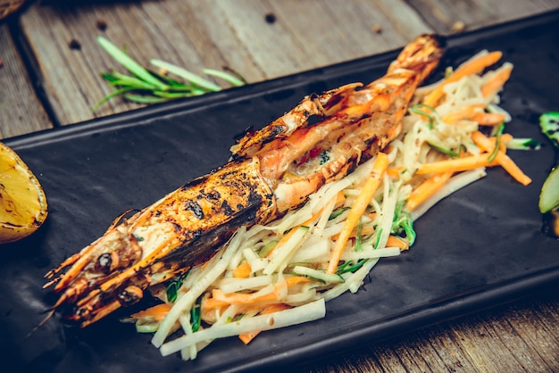 Appetizers grilled shrimp with parsley lemon slice