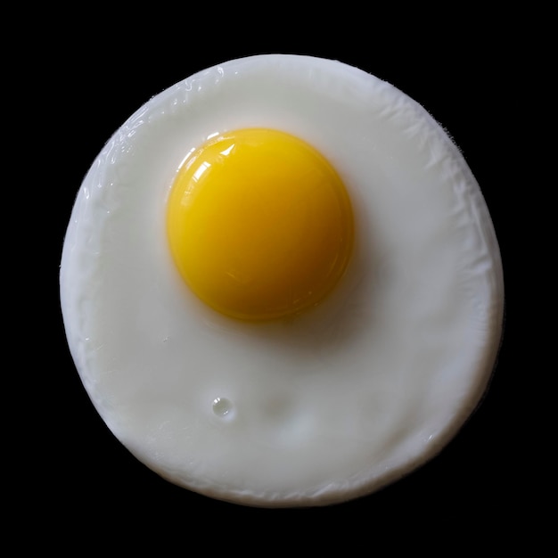 사진 검정색 배경 평면도에 식욕을 돋우는 튀긴 계란