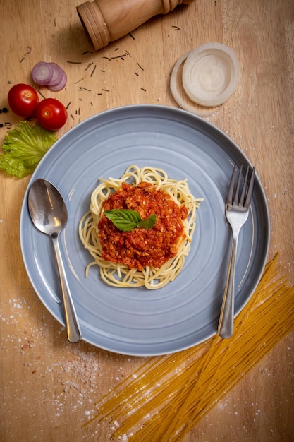 Foto spaghetti appetitosi e salsa di pomodoro