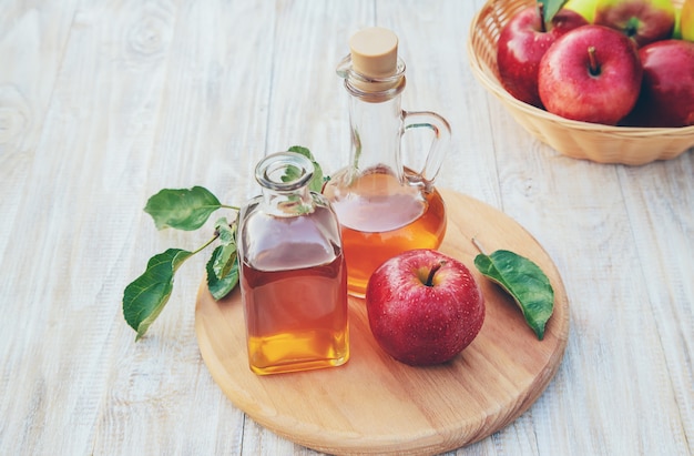 Photo apple cider vinegar in a bottle