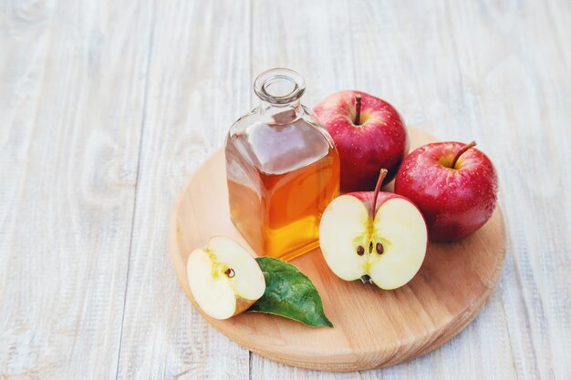 Photo apple cider vinegar in a bottle